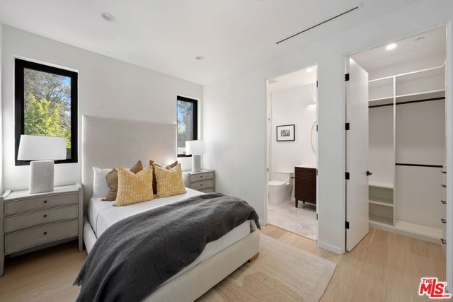 2631 Castle Heights Place, Los Angeles, CA 90034