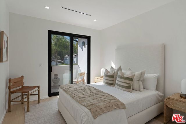 2631 Castle Heights Place, Los Angeles, CA 90034