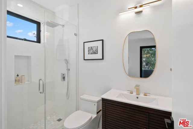 2631 Castle Heights Place, Los Angeles, CA 90034