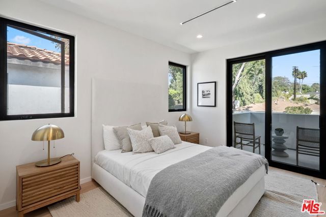 2631 Castle Heights Place, Los Angeles, CA 90034