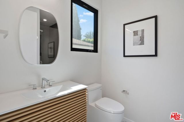 2631 Castle Heights Place, Los Angeles, CA 90034