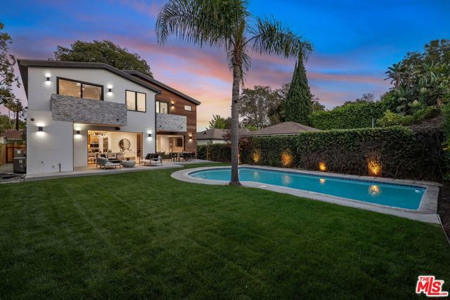 2631 Castle Heights Place, Los Angeles, CA 90034