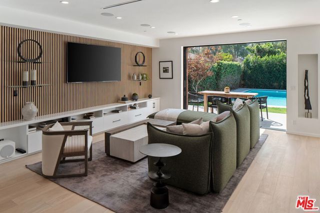 2631 Castle Heights Place, Los Angeles, CA 90034