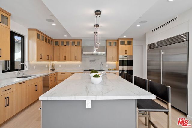 2631 Castle Heights Place, Los Angeles, CA 90034