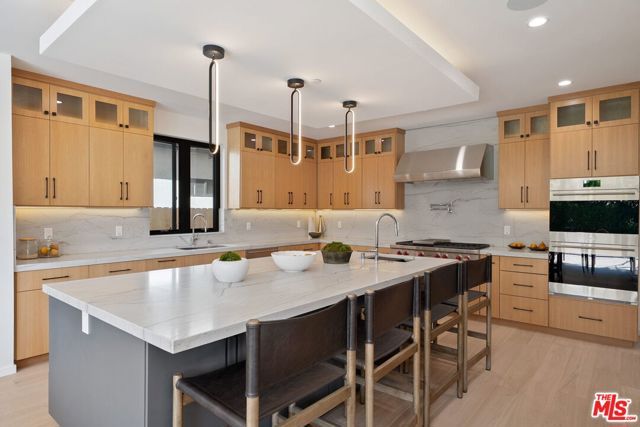 2631 Castle Heights Place, Los Angeles, CA 90034