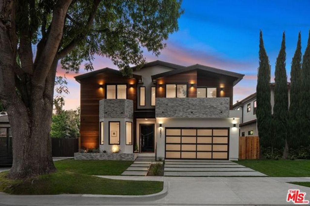 2631 Castle Heights Place, Los Angeles, CA 90034