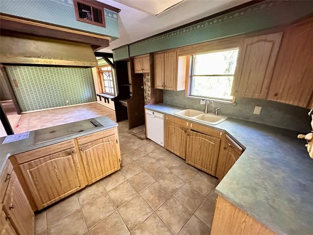 300 Holly Drive, Baytown, TX 77520