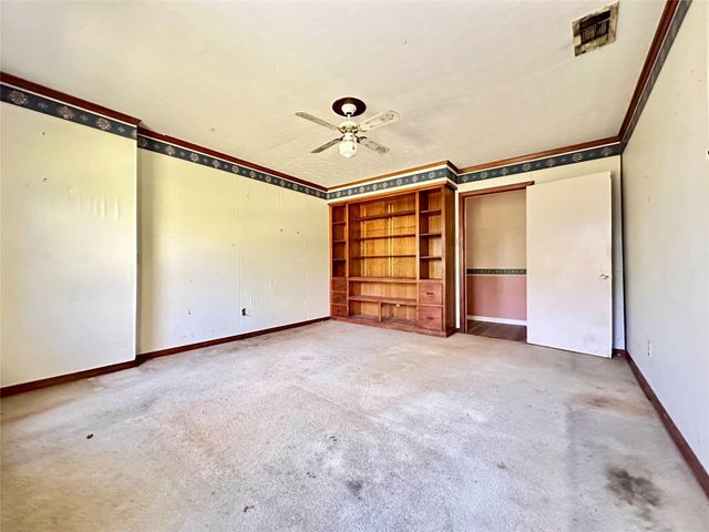 300 Holly Drive, Baytown, TX 77520