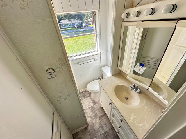 300 Holly Drive, Baytown, TX 77520