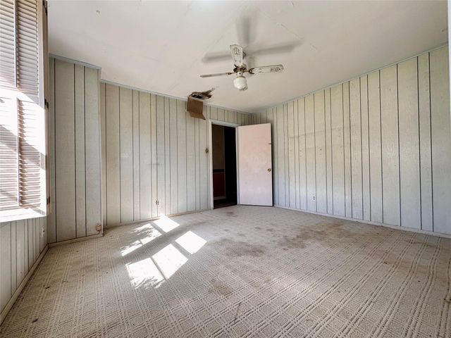 300 Holly Drive, Baytown, TX 77520