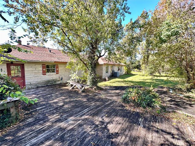 300 Holly Drive, Baytown, TX 77520