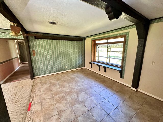 300 Holly Drive, Baytown, TX 77520