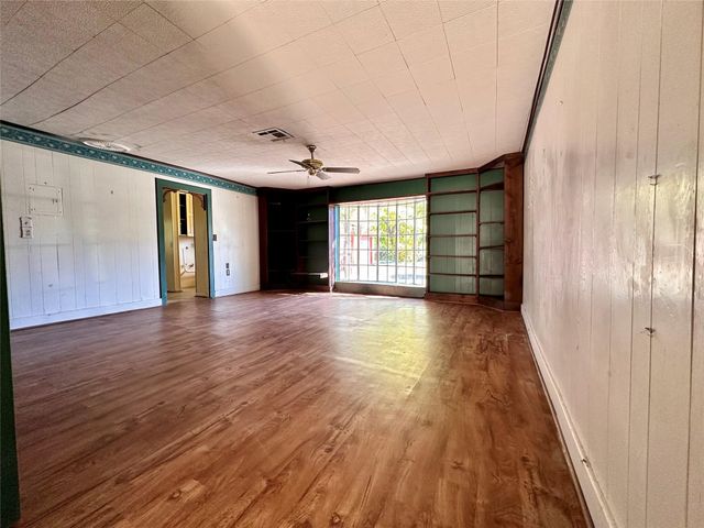 300 Holly Drive, Baytown, TX 77520