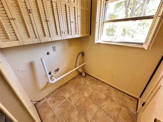 300 Holly Drive, Baytown, TX 77520