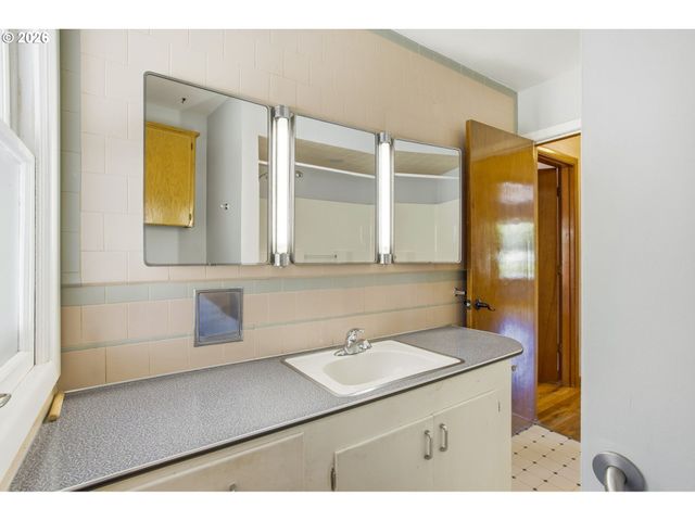 7051 N DWIGHT Ave, Portland, OR 97203