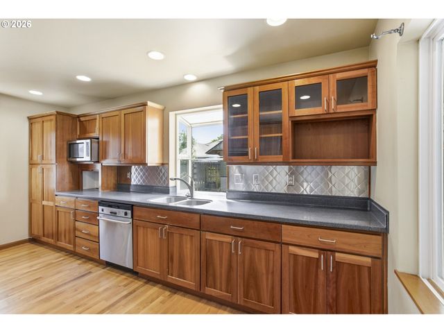 7051 N DWIGHT Ave, Portland, OR 97203