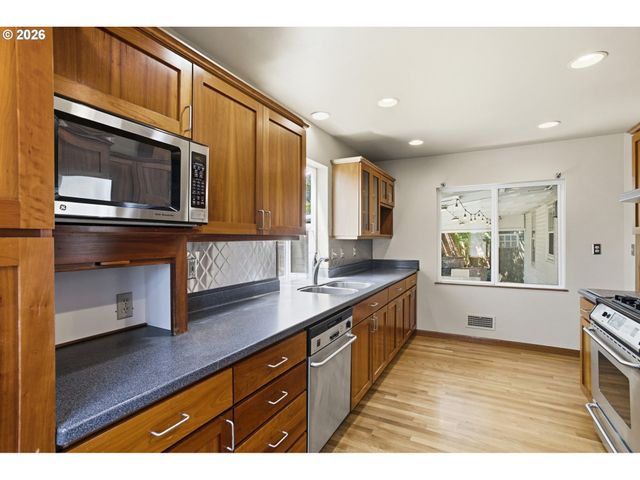 7051 N DWIGHT Ave, Portland, OR 97203