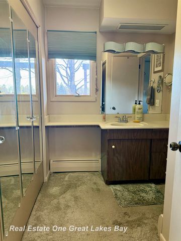 4749 Century Drive, Saginaw, MI 48638