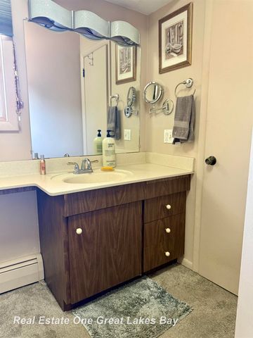 4749 Century Drive, Saginaw, MI 48638