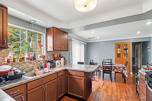 8271 Stanley Drive, Warren, MI 48093
