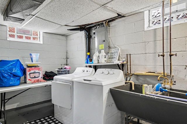 8271 Stanley Drive, Warren, MI 48093
