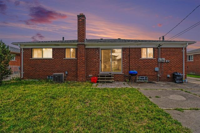 8271 Stanley Drive, Warren, MI 48093