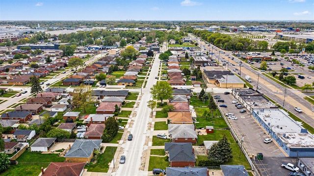 8271 Stanley Drive, Warren, MI 48093