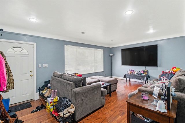8271 Stanley Drive, Warren, MI 48093