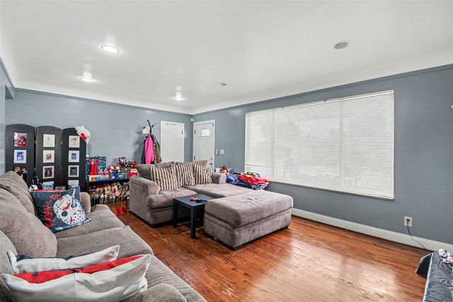 8271 Stanley Drive, Warren, MI 48093