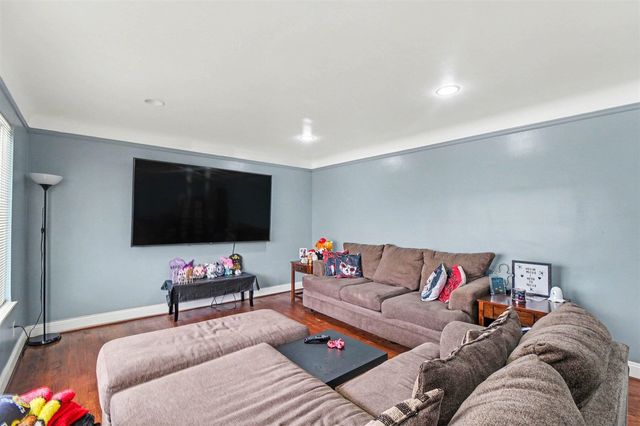 8271 Stanley Drive, Warren, MI 48093