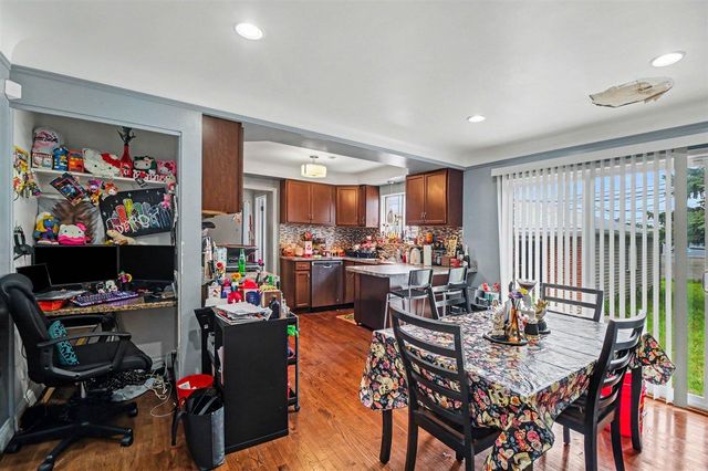 8271 Stanley Drive, Warren, MI 48093