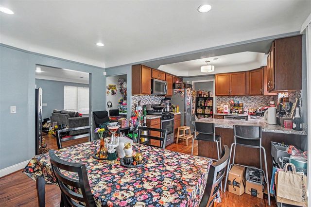 8271 Stanley Drive, Warren, MI 48093