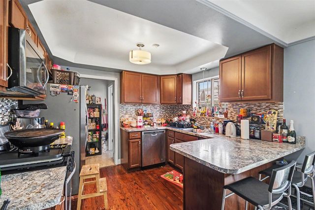 8271 Stanley Drive, Warren, MI 48093