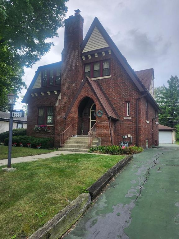 1680 Locust Street, Des Plaines, IL 60018