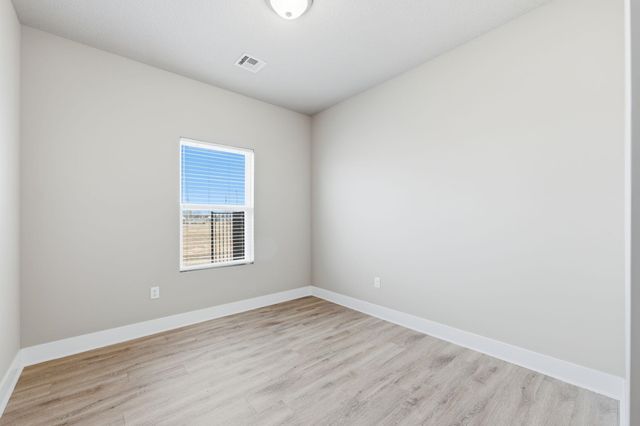 498 E Harper St, Valley Center, KS 67147