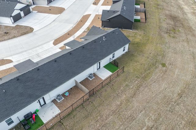 498 E Harper St, Valley Center, KS 67147