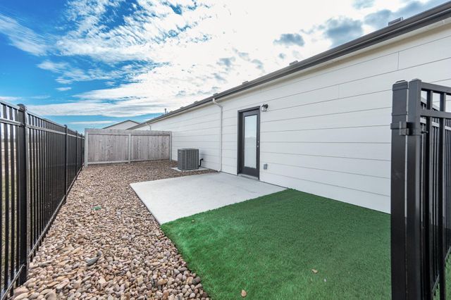 498 E Harper St, Valley Center, KS 67147