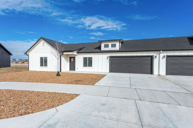 498 E Harper St, Valley Center, KS 67147