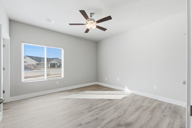 498 E Harper St, Valley Center, KS 67147