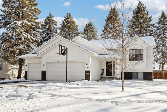 561 8th Street NW, Elk River, MN 55330