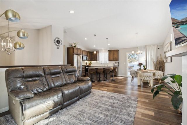 561 8th Street NW, Elk River, MN 55330