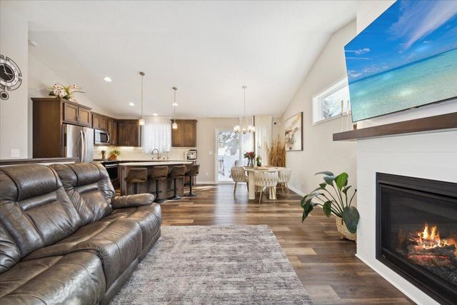 561 8th Street NW, Elk River, MN 55330