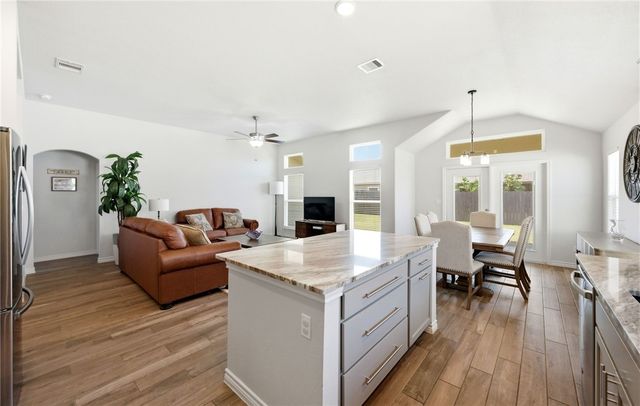 7805 Stampede Dr, Corpus Christi, TX 78414