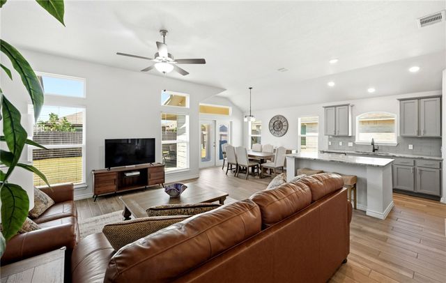 7805 Stampede Dr, Corpus Christi, TX 78414