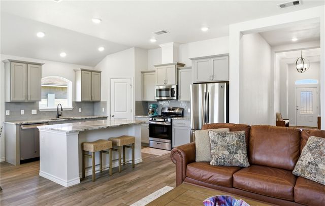 7805 Stampede Dr, Corpus Christi, TX 78414