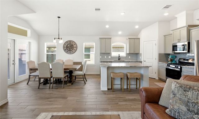 7805 Stampede Dr, Corpus Christi, TX 78414