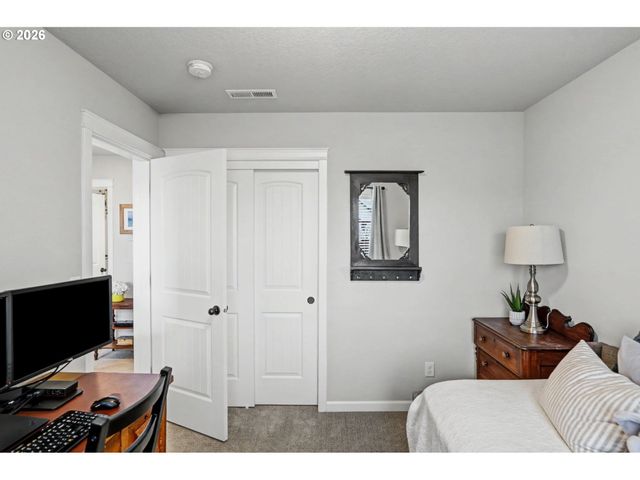 1491 FOXGLOVE St, Woodburn, OR 97071