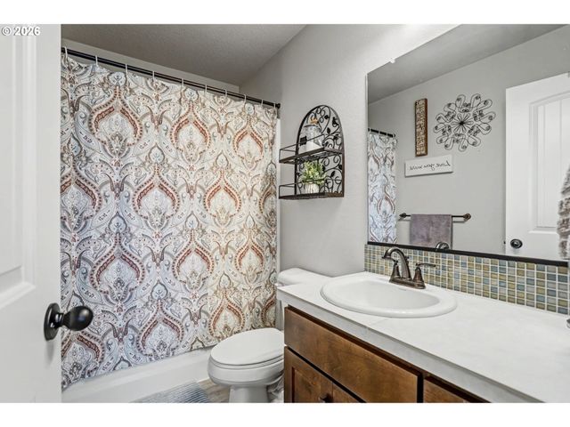 1491 FOXGLOVE St, Woodburn, OR 97071