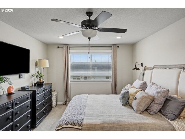 1491 FOXGLOVE St, Woodburn, OR 97071