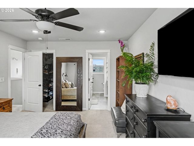 1491 FOXGLOVE St, Woodburn, OR 97071